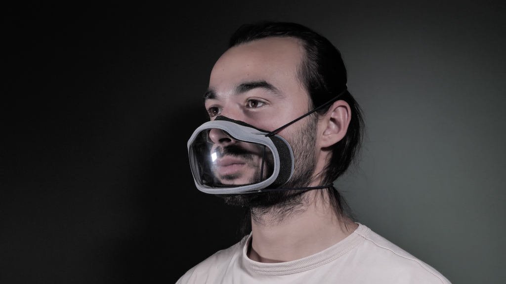 Die Edera Safety-Maske besticht durch ein transparentes Sichtfenster (Credit: Edera Safety)
