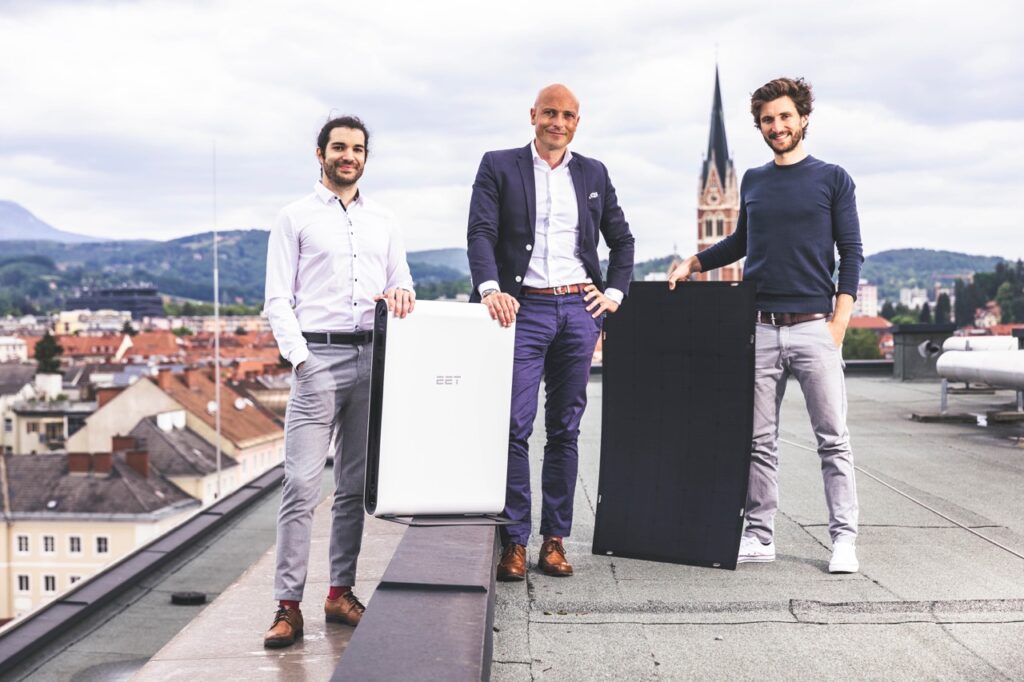 Auf Erfolgskurs: Jan Senn, Christoph Grimmer (r.) von EET mit Science Park Graz-Geschäftsführer Martin Mössler (m.) (Foto: EET)