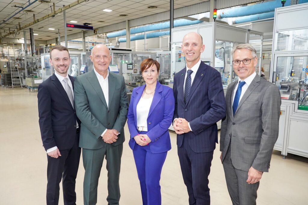 Bei der Eröffnung: Severin Gruber, Valter Taranzano, Katia Drusian, Willibald Ehrenhoefer, Rene, Tritscher (v. l., Foto: Foto Fischer)