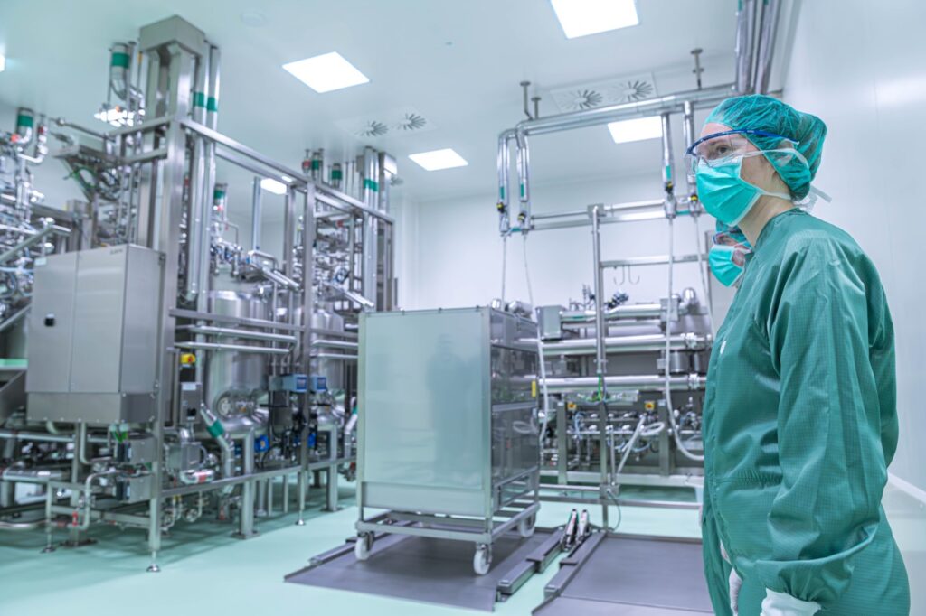 In den hochregulierten Branchen Pharma, Biotech und Chemie zählen strukturierte Prozesse und lückenlose Dokumentation zur operativen DNA. (Foto: VTU)