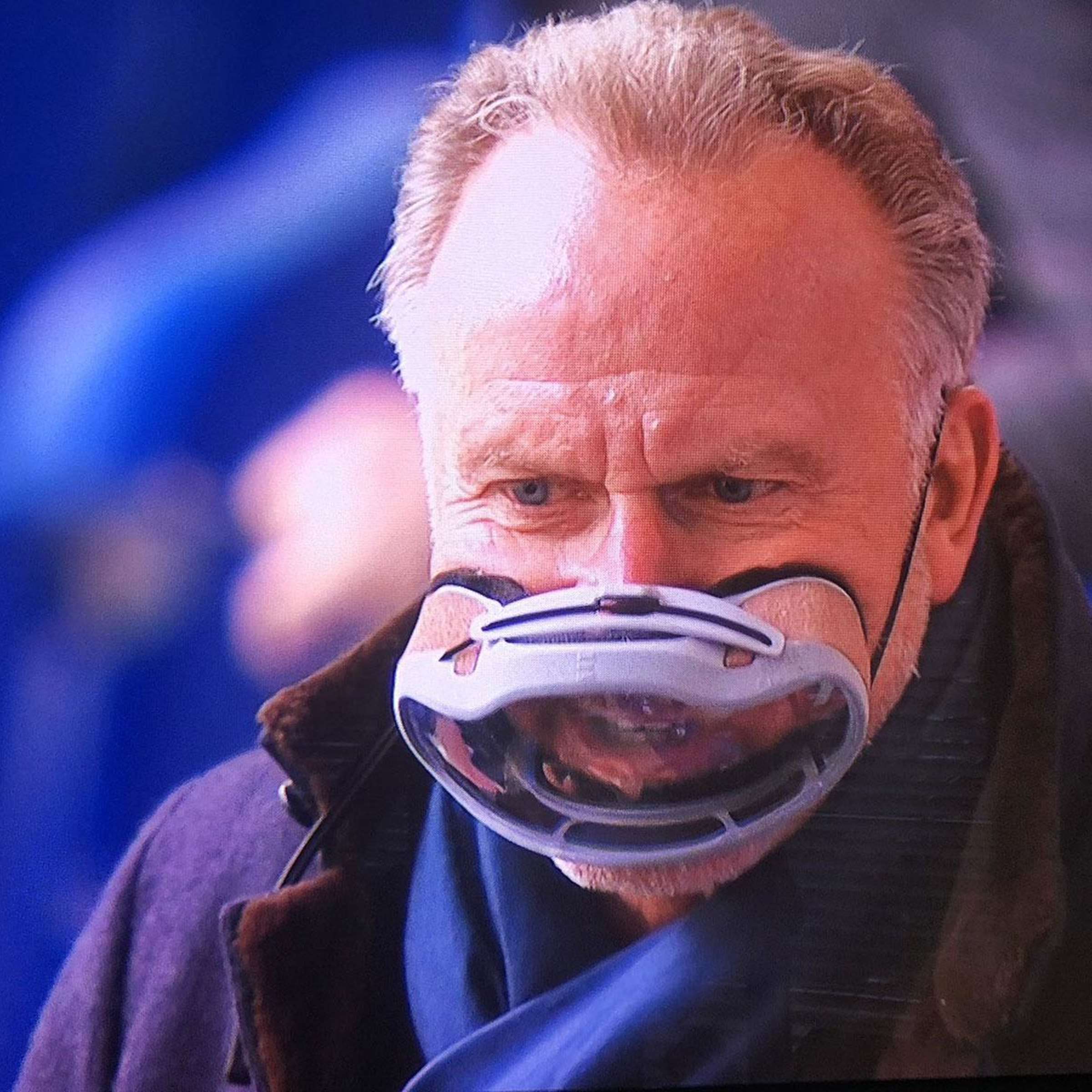 Karl-Heinz Rummenigge trug die steirische Hightech-Maske (Credit: Screenshot)