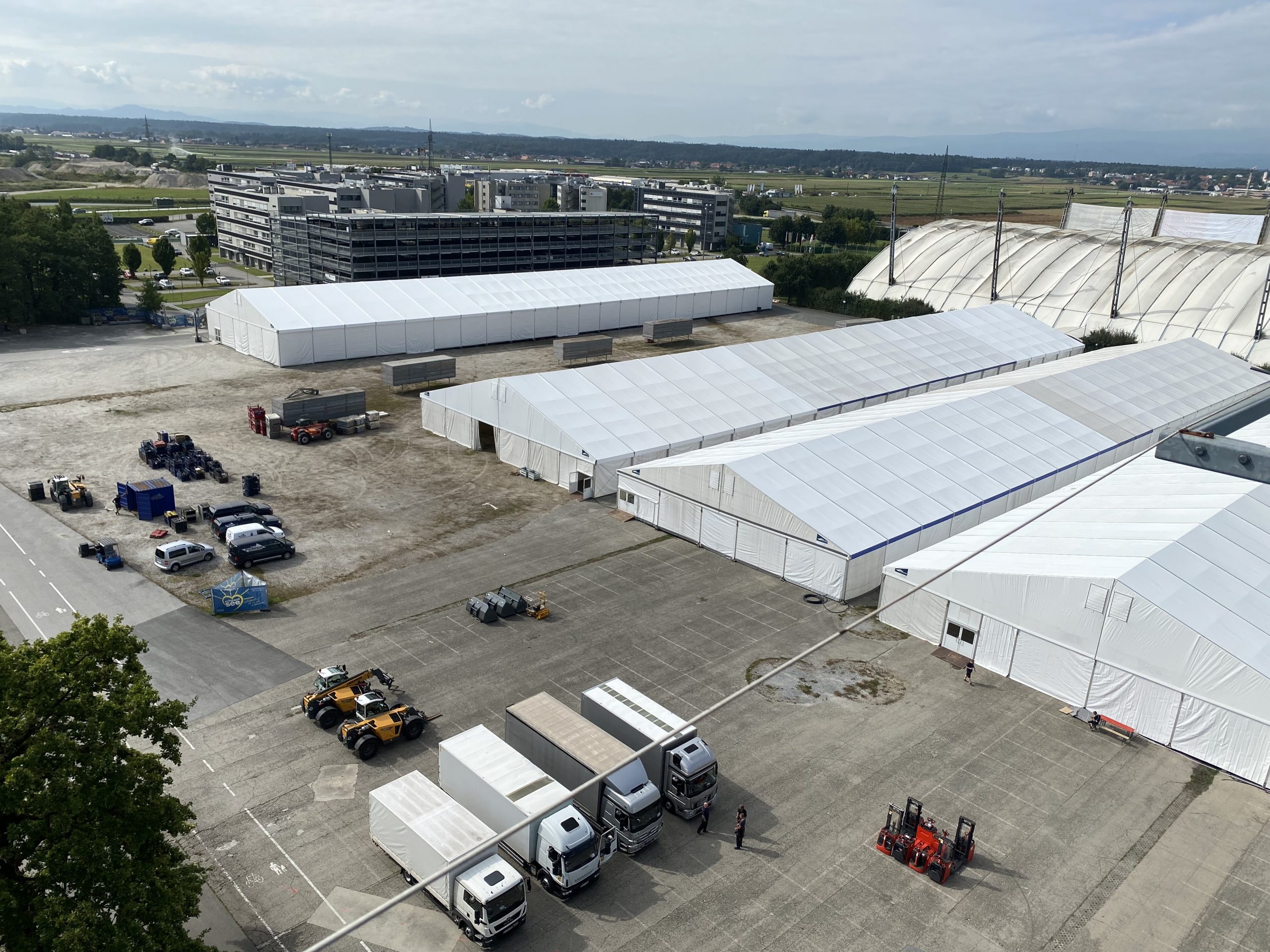 Bis zum 22. September wird am Schwarzl-Freizeitzentrum eine Zeltstadt aufgebaut. (Foto: CS)