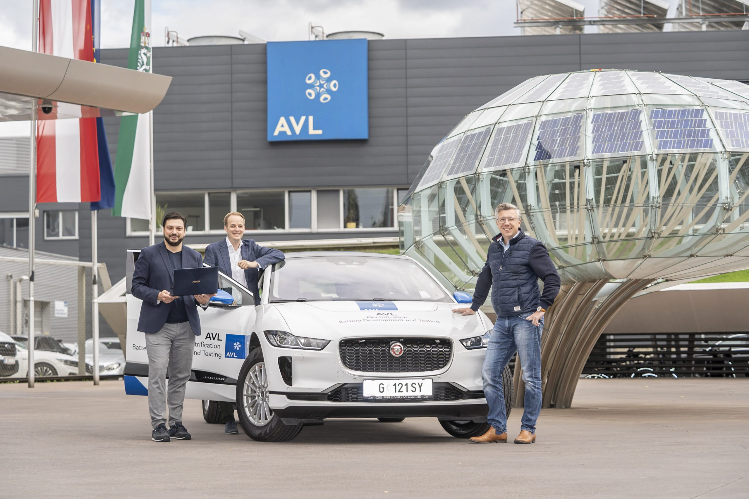 Setzen auf künstliche Intelligenz in der Automotive-Industrie: Leftshift One-CEO Patrick Ratheiser, Leftshift One-Vice President Stefan Schmidhofer und AVL-Produktmanager Gerhard Schagerl (v. l.) (Credit: Foto Fischer)