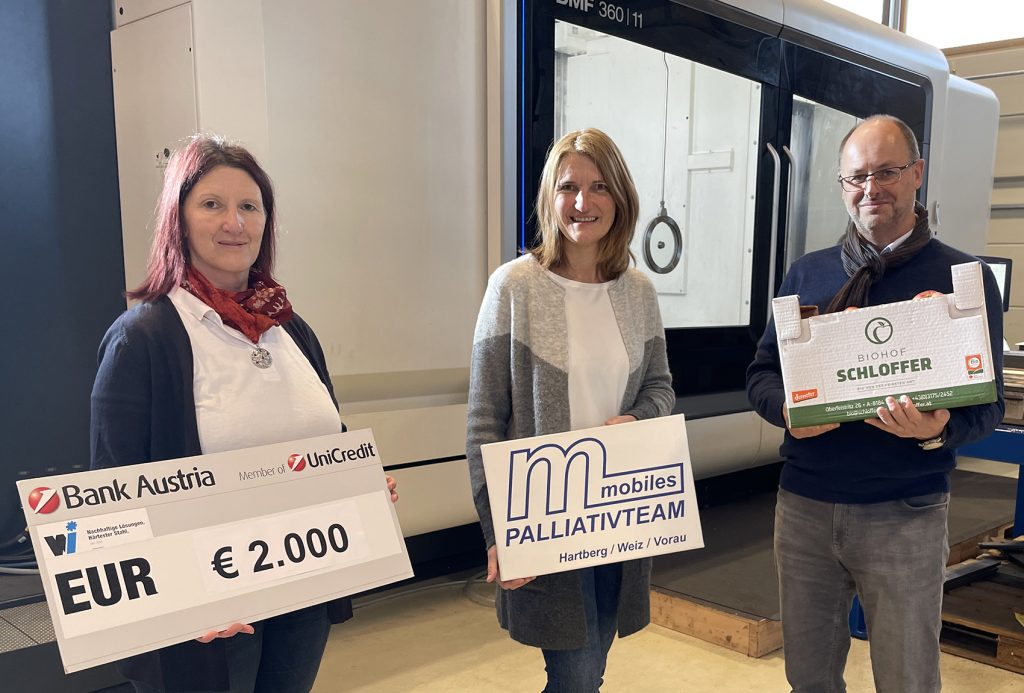 Übergabe des Spendenschecks: Koordinatorin Ingrid Bruchmann, Ärztin Renate Parz und Geschäftsführer Michael Winkelbauer (Foto: Winkelbauer)