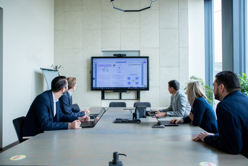 Die Interaktion mit Kunden soll auf Basis eines KI-basierten Textverständnisses teilautomatisiert werden (Foto: Merkur)