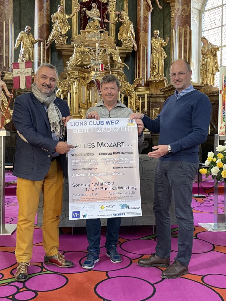 Im Einsatz für den guten Zweck: die Benefizkonzert-Initiatoren Alex Starkel, Chorleiter Johannes Steinwender und Lions Club Weiz-Präsident Michael Winkelbauer (v. l.) (Foto: Lions Club Weiz)