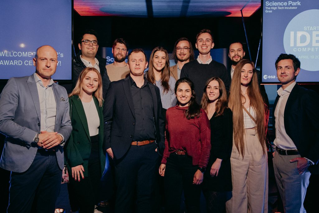 Schon im Vorjahr ließ Geschäftsführer Martin Mössler (l.) zahlreiche nationale und internationale Teams beim Ideenwettbewerb jubeln (Foto: Science Park Graz)