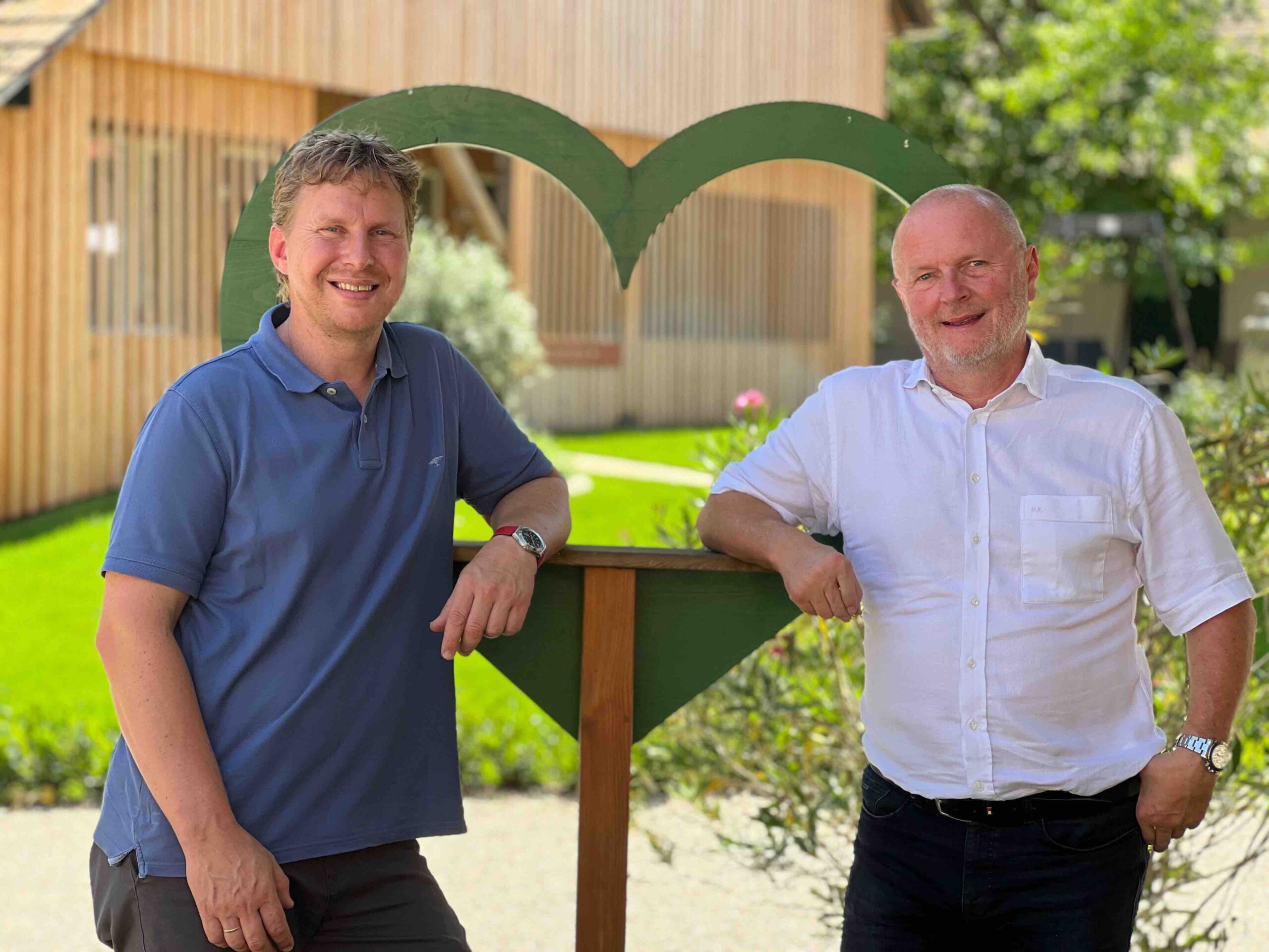 Wahlsüdsteirer Hans Kilger holt sich für den Neubau der Fleischmanufaktur in Bad Schwanberger Labonca-Gründer und Freilandschweine-Pionier Norbert Hackl als Geschäftsführer an Bord (v. r.) (Foto: DK/CS)