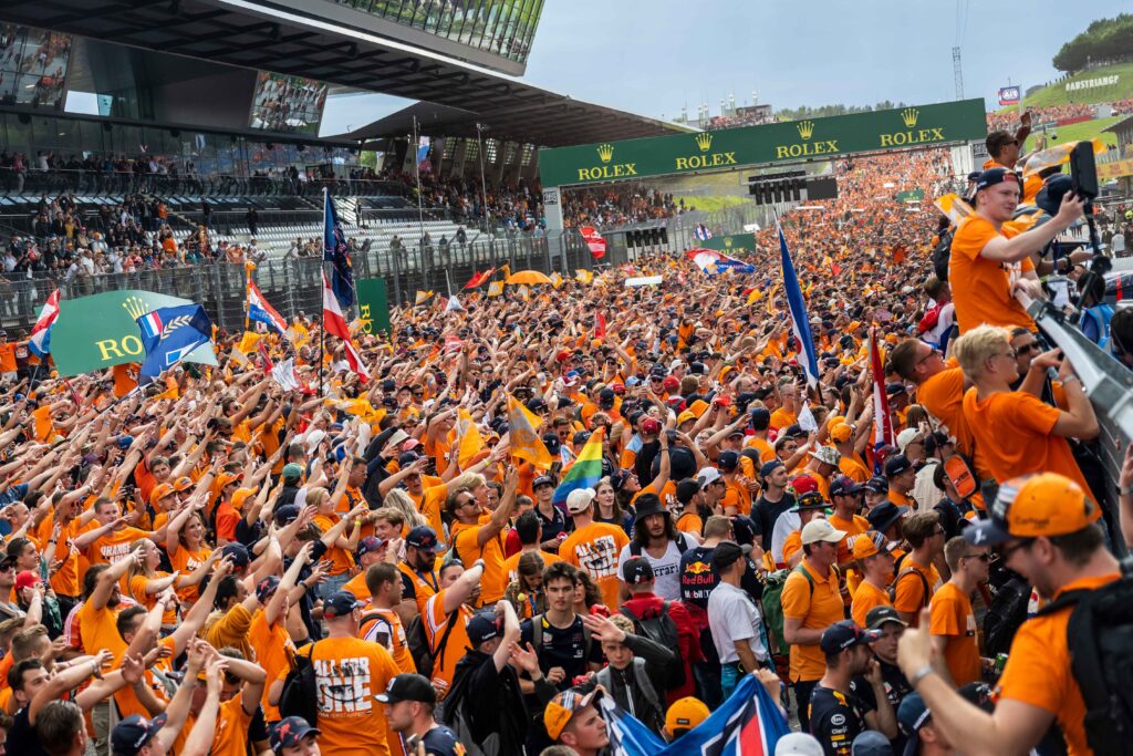 Hunderttausende Fans strömen am kommenden Wochenende zum Grand Prix von Österreich. Ein steirisches Start-up ist für die zugrundliegende Buslogistik zuständig. (Foto: Red Bull Media Content Pool)