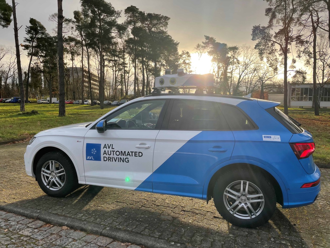 Hybridlösung: AVL setzt auf reale und digitale Überprüfung von Fahrfunktionen (Foto: AVL)