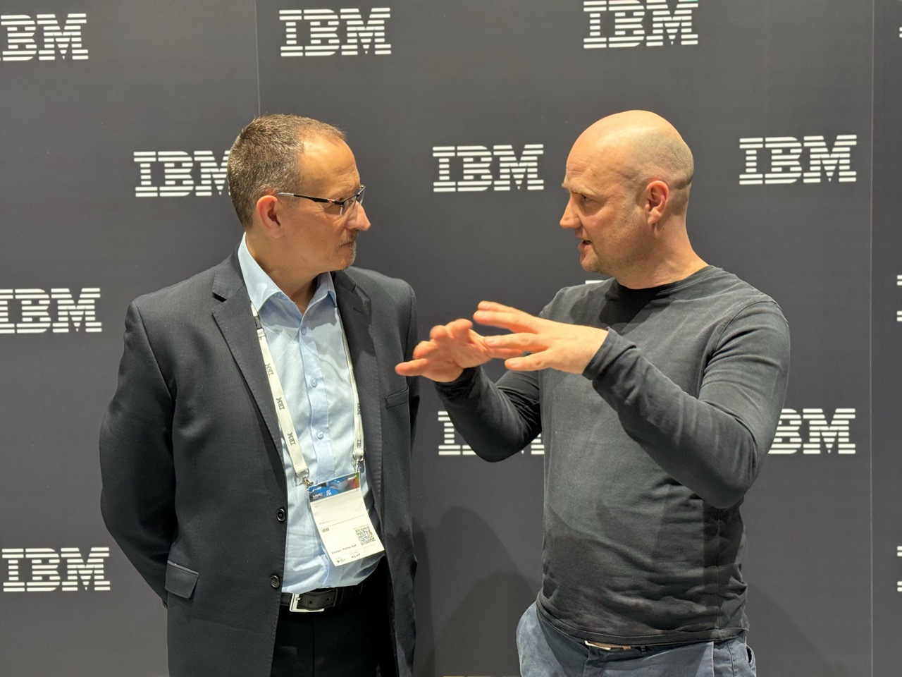 Experten: Kevin Condron von IBM und Markus Seme ordnen die Trends am MWC für Wirtschaftswelt ein. (Foto: Wirtschaftswelt)