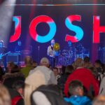 Ließ den Funken überspringen: Popstar Josh heizte den mehr als 1000 Besuchern beim MFL-Exklusivkonzert in der Schweißroboterhalle ein. (Foto: PhotoInStyle/Birgit Steinberger)
