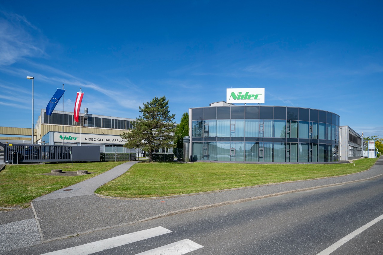 Über die nächsten zwei Jahre sollen mehr als 22 Millionen Euro in Fürstenfeld bei Nidec investiert werden. (Foto: Foto Fischer)
