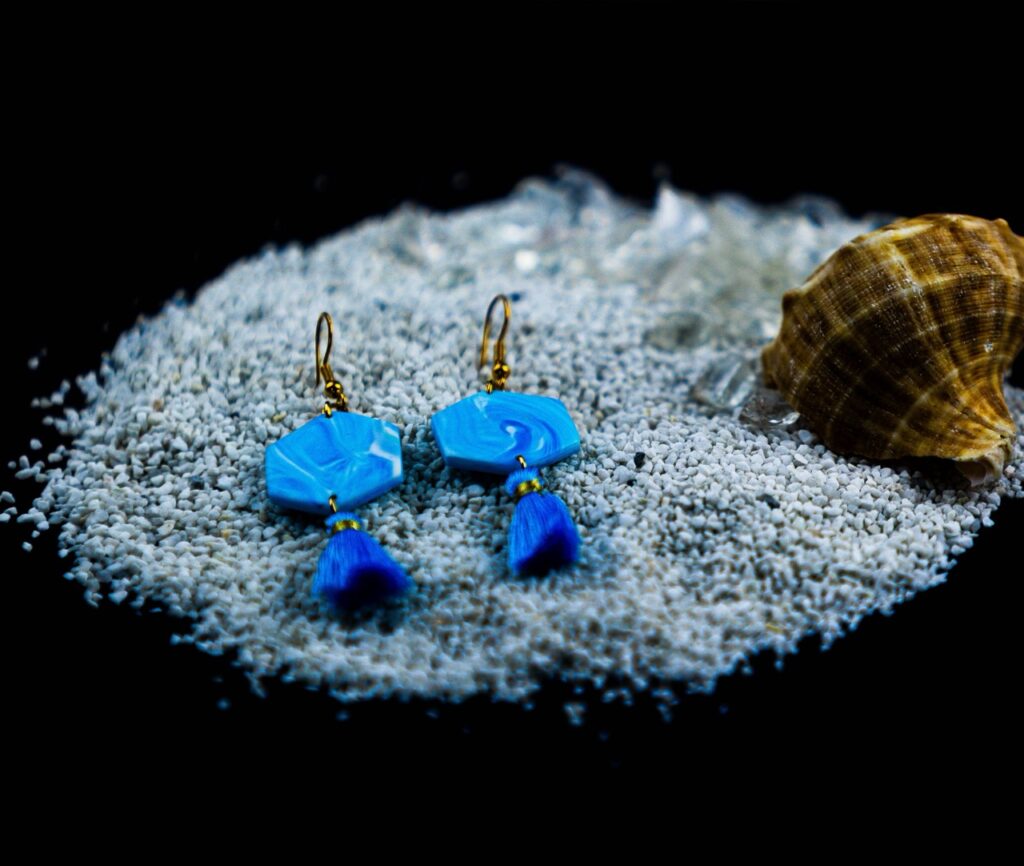 In der Sommerzeit setzt 1000undeinohrring auf marine Designs. (Foto: 1000undeinOhrring)