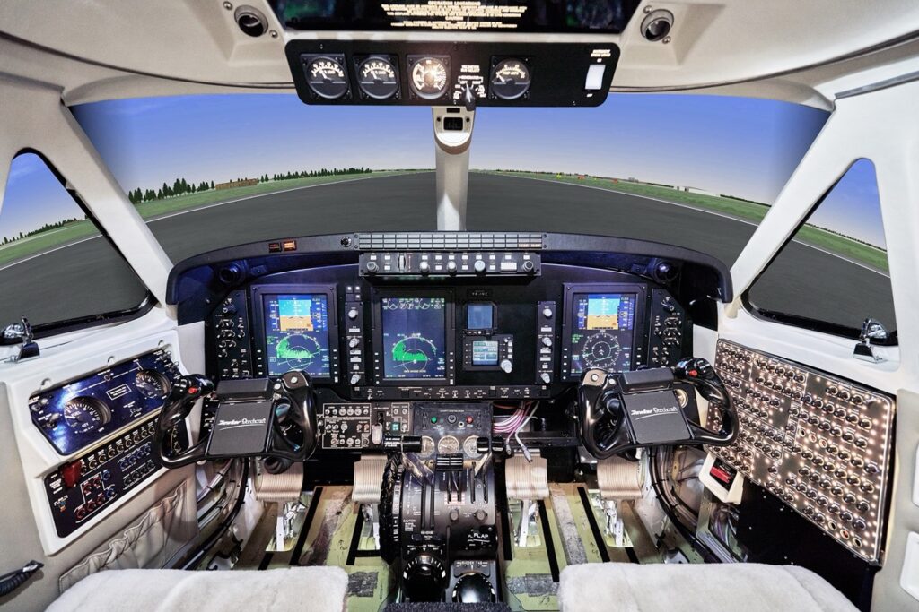 Axis entwickelt und produziert realitätsgetreue Flugsimulatoren. Ein weiteres Modell wird aktuell in die USA ausgeliefert. (Foto: Axis)