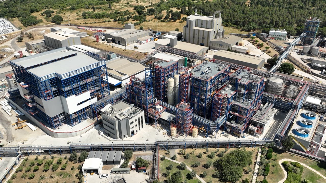 140 Millionen Euro-Projekt: 50.000 Tonnen Epoxidharz werden jährlich am neuen, mit Grazer Know-how entwickelten Standort in der Türkei hergestellt. (Foto: KVT)