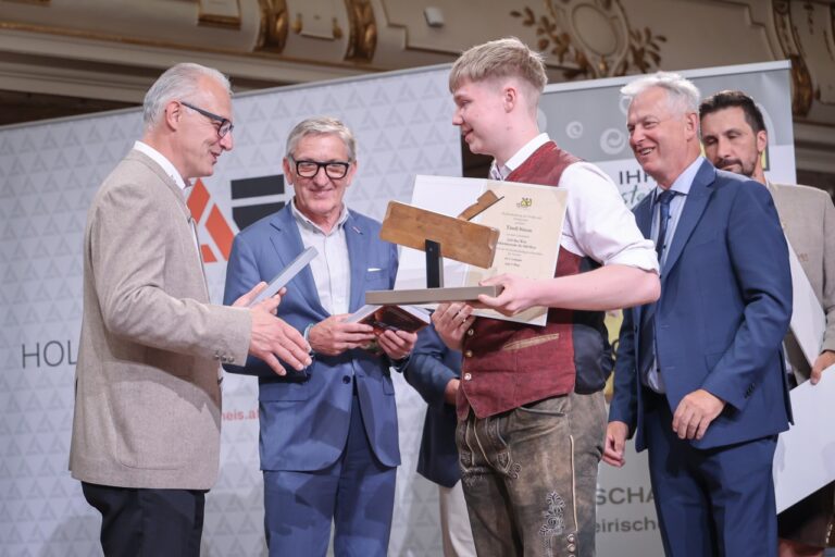 Steiermarkweit auf Platz eins: Tischlerlehrling Simon Tändl von Lieb Bau Weiz (Foto: Christine Tropper)
